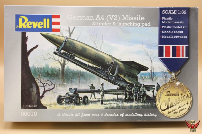 Revell 1/69 German A4 V2 Missile and trailer and launching pad