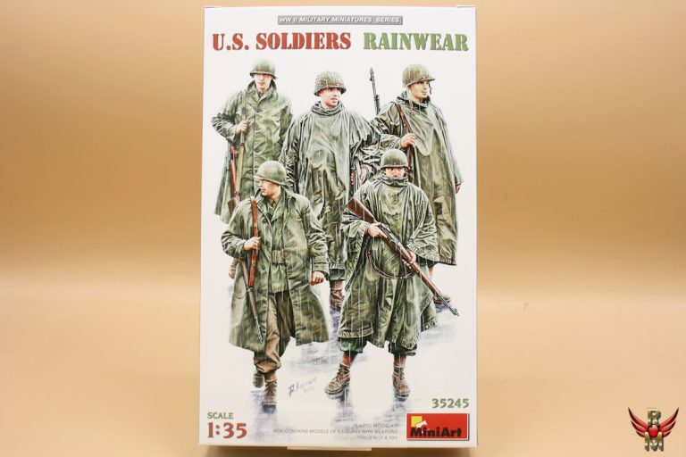 MiniArt 1/35 US Soldiers Rainwear